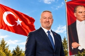 KARACABEY, CUMHURİYET’İN 103. YIL DÖNÜMÜNÜ YÜRÜYÜŞ VE KONSERLERLE KUTLAMAYA HAZIRLANIYOR. CUMHURİYET’İN MİLLETİN ORTAK DEĞERİ VE GELECEK NESİLLERE BIRAKILACAK EN ÖNEMLİ EMANETLERDEN BİRİ OLDUĞUNA DİKKAT ÇEKEN BELEDİYE BAŞKANI FATİH KARABATI, "CUMHURİYETİMİZİN TEMELİNDE EŞİTLİK, ADALET, BİRLİK VE BERABERLİK ANLAYIŞI VARDIR. BU DEĞERLERİ YAŞATMAK, HEPİMİZİN EN BÜYÜK SORUMLULUĞUDUR" İFADELERİNİ KULLANDI. KARABATI, TÜM VATANDAŞLARI 29 EKİM’DE DÜZENLENECEK CUMHURİYET YÜRÜYÜŞÜ’NE VE 30 EKİM’DE NATUREL ORKESTRASI İLE EMRE ALTUĞ’UN SAHNE ALACAĞI KONSER PROGRAMINA DAVET ETTİ.