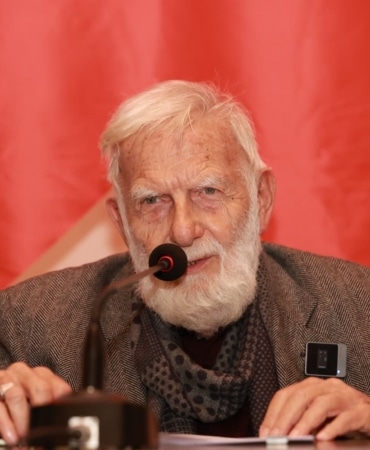 OSMANGAZİ BELEDİYESİ, TÜRK EDEBİYATININ ÖNEMLİ İSİMLERİNDEN YAHYA KEMAL BEYATLI'NIN FİKİR DÜNYASINI, ŞİİRLERİNİ VE MEDENİYET ANLAYIŞINI EDEBİYATSEVERLERLE BULUŞTURDU. TÜRKİYE YAZARLAR BİRLİĞİ (TYB) BURSA ŞUBESİ İŞ BİRLİĞİYLE DÜZENLENEN "YAHYA KEMAL'İN RÜZGARIYLE DÜŞÜNCELER VE DUYUŞLAR" PROGRAMINDA, PROF. DR. SADETTİN ÖKTEN'İN ANLATIMIYLA TÜRK KÜLTÜRÜNÜN KÖKLÜ MİRASINA IŞIK TUTULDU.