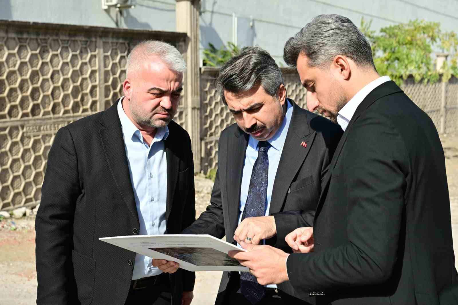 YILDIRIM’I GELECEĞE TAŞIYACAK PROJELERİ BİR BİR HAYATA GEÇİREN YILDIRIM BELEDİYESİ, İLÇENİN ULAŞIM ALTYAPISINI GÜÇLENDİRMEK, TRAFİK AKIŞINI RAHATLATMAK VE VATANDAŞLARIN YAŞAM KONFORUNU ARTIRMAK AMACIYLA ÇALIŞMALARINI SÜRDÜRÜYOR. MEVCUT YOLLARIN BAKIM VE YENİLEME ÇALIŞMALARININ YANI SIRA YENİ ULAŞIM GÜZERGAHLARINI DA İLÇEYE KAZANDIRAN YILDIRIM BELEDİYESİ, ULAŞILABİLİR BİR ŞEHİR HEDEFİ DOĞRULTUSUNDA ÇALIŞMALARINA DEVAM EDİYOR.