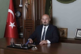 BURSA TB YÖNETİM KURULU BAŞKANI İBRAHİM ÖZHAN, CUMHURİYET’İN İLANININ 103. YILI DOLAYISIYLA YAYIMLADIĞI MESAJDA, CUMHURİYET’İN DEĞERLERİNE SAHİP ÇIKARAK ÜRETİMLE VE BİRLİK RUHUYLA GELECEĞE YÜRÜMEYE DEVAM EDECEKLERİNİ SÖYLEDİ.