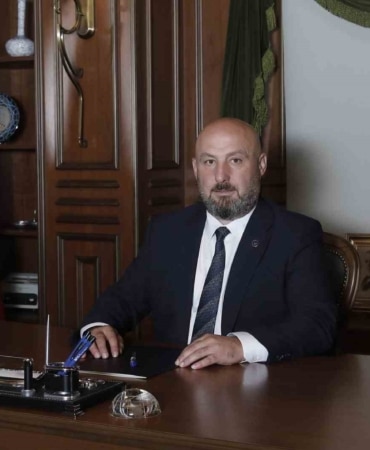 BURSA TB YÖNETİM KURULU BAŞKANI İBRAHİM ÖZHAN, CUMHURİYET’İN İLANININ 103. YILI DOLAYISIYLA YAYIMLADIĞI MESAJDA, CUMHURİYET’İN DEĞERLERİNE SAHİP ÇIKARAK ÜRETİMLE VE BİRLİK RUHUYLA GELECEĞE YÜRÜMEYE DEVAM EDECEKLERİNİ SÖYLEDİ.