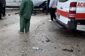 BURSA'NIN OSMANGAZİ İLÇESİNDE YAĞIŞ NEDENİYLE KAYGANLAŞAN YOLDA MEYDANA GELEN ZİNCİRLEME TRAFİK KAZASINDA 5 ARAÇ BİRBİRİNE GİRDİ. KAZADA YARALANAN 5 KİŞİ HASTANEYE KALDIRILIRKEN, OLAYLA İLGİLİ İNCELEME BAŞLATILDI.