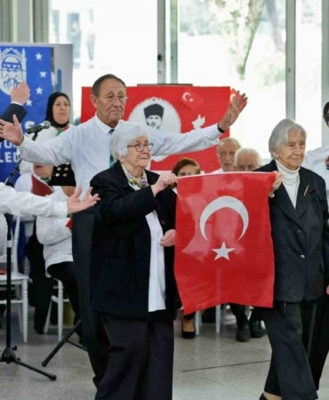 BURSA BÜYÜKŞEHİR BELEDİYESİ, 29 EKİM CUMHURİYET BAYRAMI’NIN 103’ÜNCÜ YIL DÖNÜMÜ KUTLAMALARI KAPSAMINDA DÜZENLEDİĞİ BİR DİZİ ETKİNLİK VE PROGRAMLA BURSALILARI BAYRAM SEVİNCİNE ORTAK ETTİ.