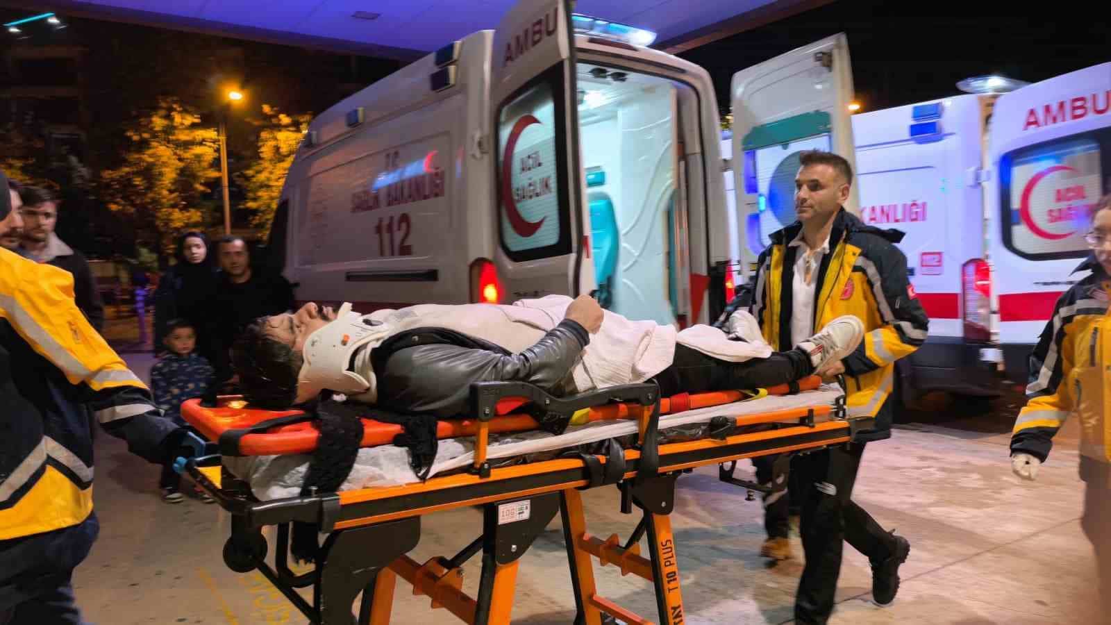 BURSA’NIN İNEGÖL İLÇESİNDE OTOMOBİL İLE MOTOSİKLETİN ÇARPIŞMASI SONUCU MEYDANA GELEN KAZADA, MOTOSİKLETTE BULUNAN 2 KARDEŞ YARALANDI.