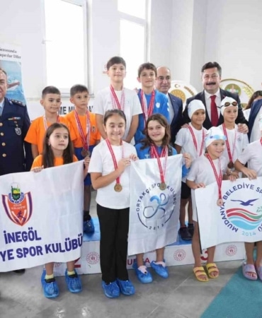 CUMHURİYET KUPASI YÜZME YARIŞLARI YENİŞEHİR’DE DÜZENLENDİ