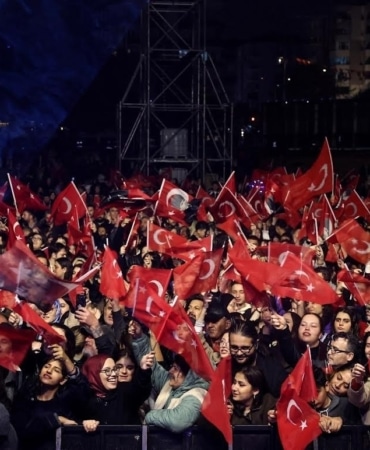 BİNLERCE NİLÜFERLİ CUMHURİYET’İN 103’ÜNCÜ YILINDA TEK YÜREK OLDU