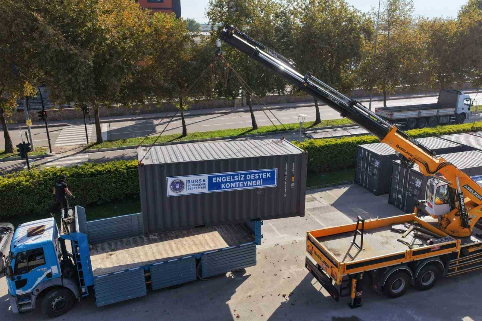 BURSA BÜYÜKŞEHİR BELEDİYESİ, OLASI AFETLERDE VATANDAŞLARIN İHTİYAÇLARINA HIZLI YANIT VEREBİLMEK VE MÜDAHALE KAPASİTESİNİ GÜÇLENDİRMEK AMACIYLA ‘ENGELSİZ DESTEK KONTEYNERLERİ’ İLE ‘KİMLİKLENDİRME VE DEFİN HİZMETLERİ AFET VE ACİL DURUM KONTEYNERLERİ’Nİ KULLANIMA HAZIR HALE GETİRDİ.