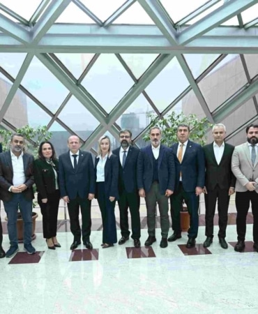 BTSO YÖNETİM KURULU BAŞKANI ÖZER MATLI, YENİ DÖNEMİN ÇALIŞMA ÖNCELİKLERİNİ BELİRLEMEK ÜZERE 70 MESLEK KOMİTESİNİN TAMAMINI TEMSİL EDEN MECLİS ÜYELERİYLE BİR ARAYA GELDİ.