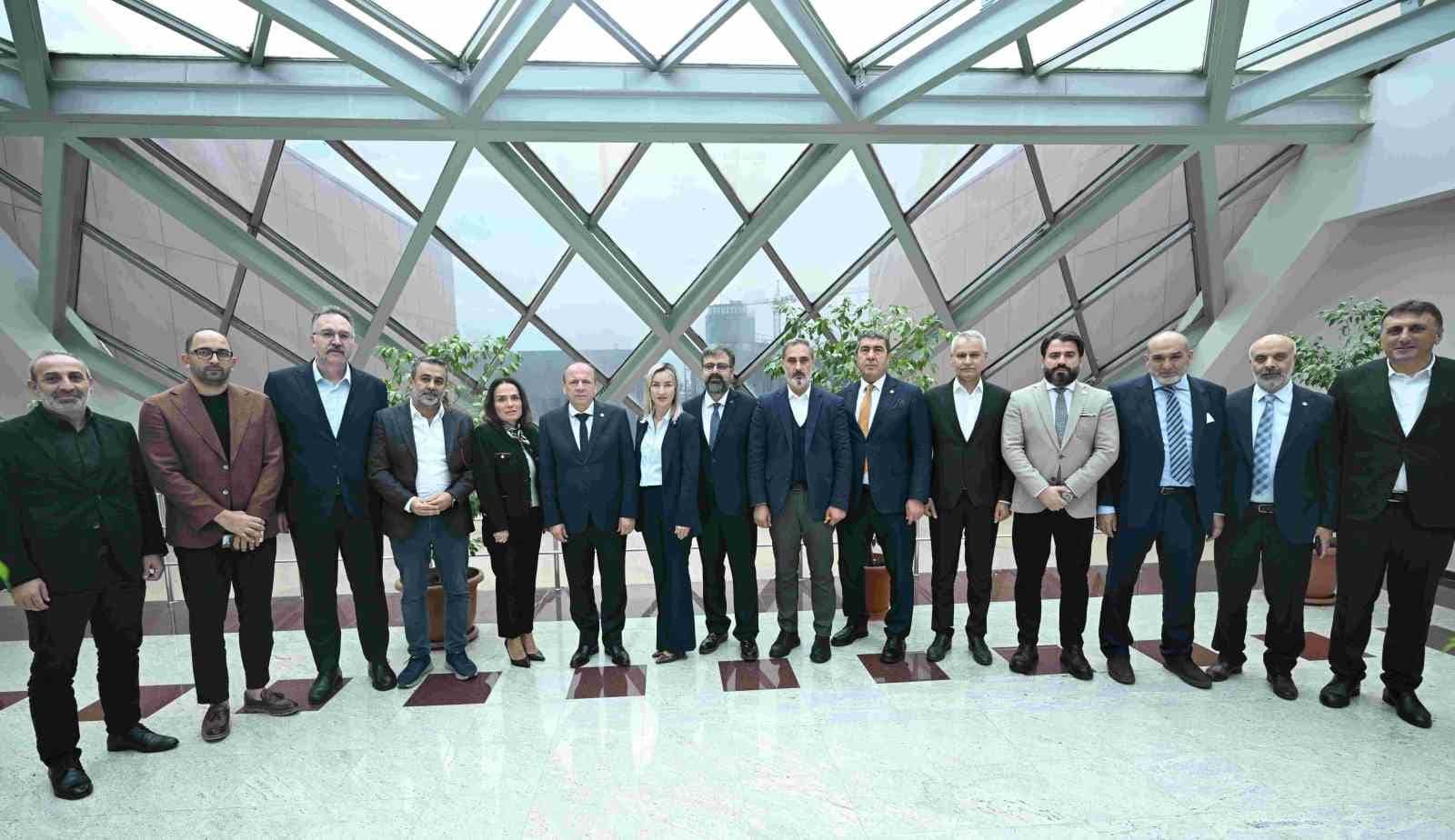 BTSO YÖNETİM KURULU BAŞKANI ÖZER MATLI, YENİ DÖNEMİN ÇALIŞMA ÖNCELİKLERİNİ BELİRLEMEK ÜZERE 70 MESLEK KOMİTESİNİN TAMAMINI TEMSİL EDEN MECLİS ÜYELERİYLE BİR ARAYA GELDİ.