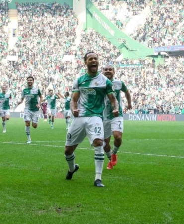 TRENDYOL 1. LİG’İN 13. HAFTASINDA BURSASPOR, SAHASINDA KARŞILAŞTIĞI BANDIRMASPOR’U 3-0 MAĞLUP ETTİ.